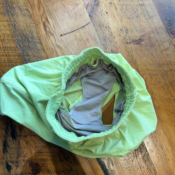 Lululemon Shorts - 4 Inch - Size 4 - Picture 4 of 4